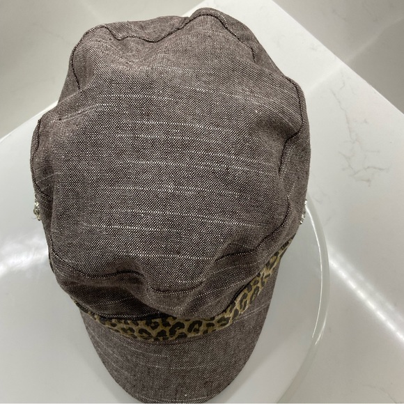 D&Y brown cadet newsboy with animal print trim, tiger charm one size - Picture 6 of 8